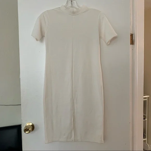 Dresses - Picture 3 of 8